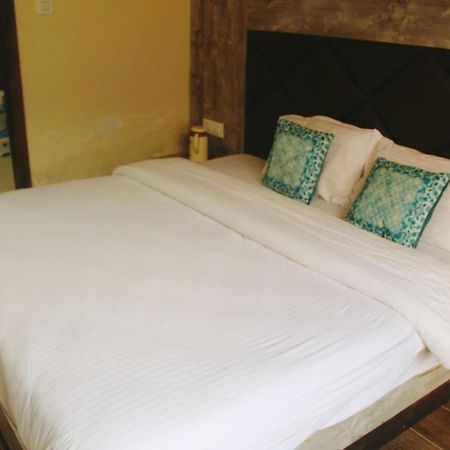Hotel White Cloud Banikhet Екстер'єр фото
