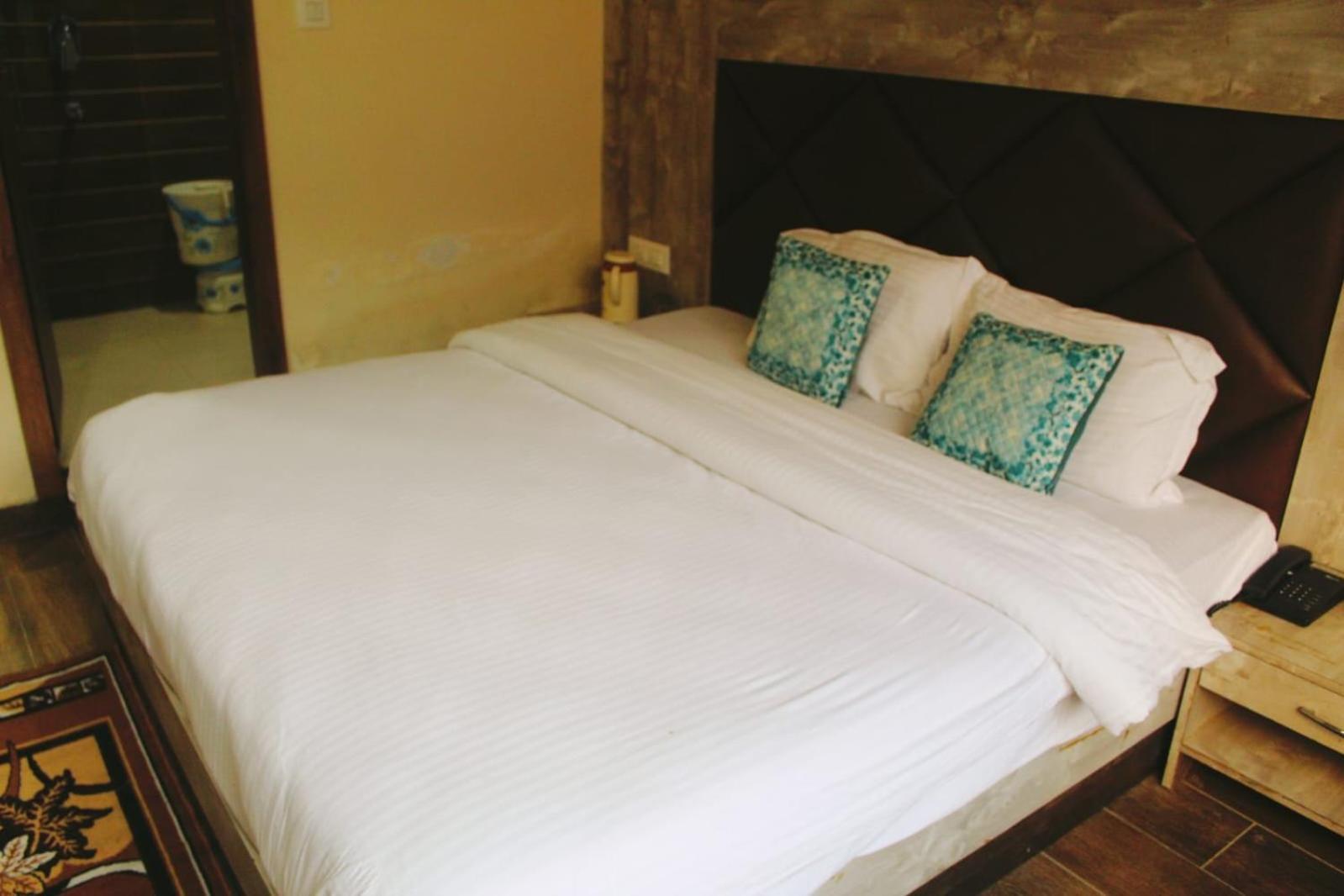 Hotel White Cloud Banikhet Екстер'єр фото