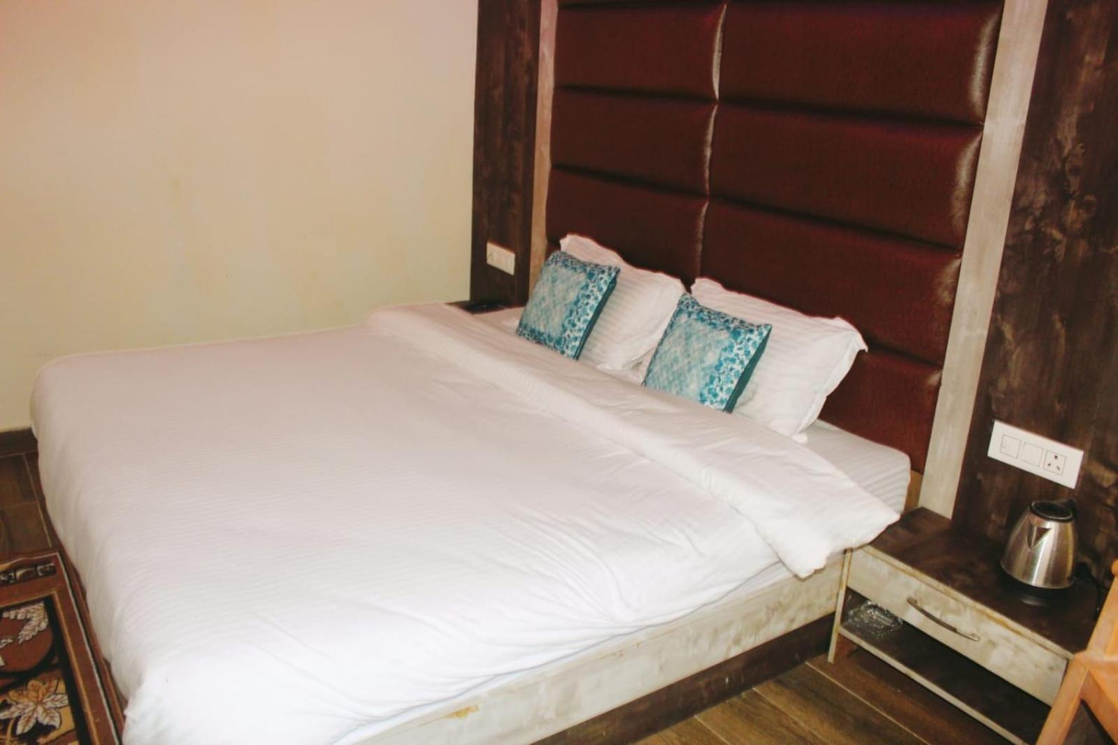 Hotel White Cloud Banikhet Екстер'єр фото